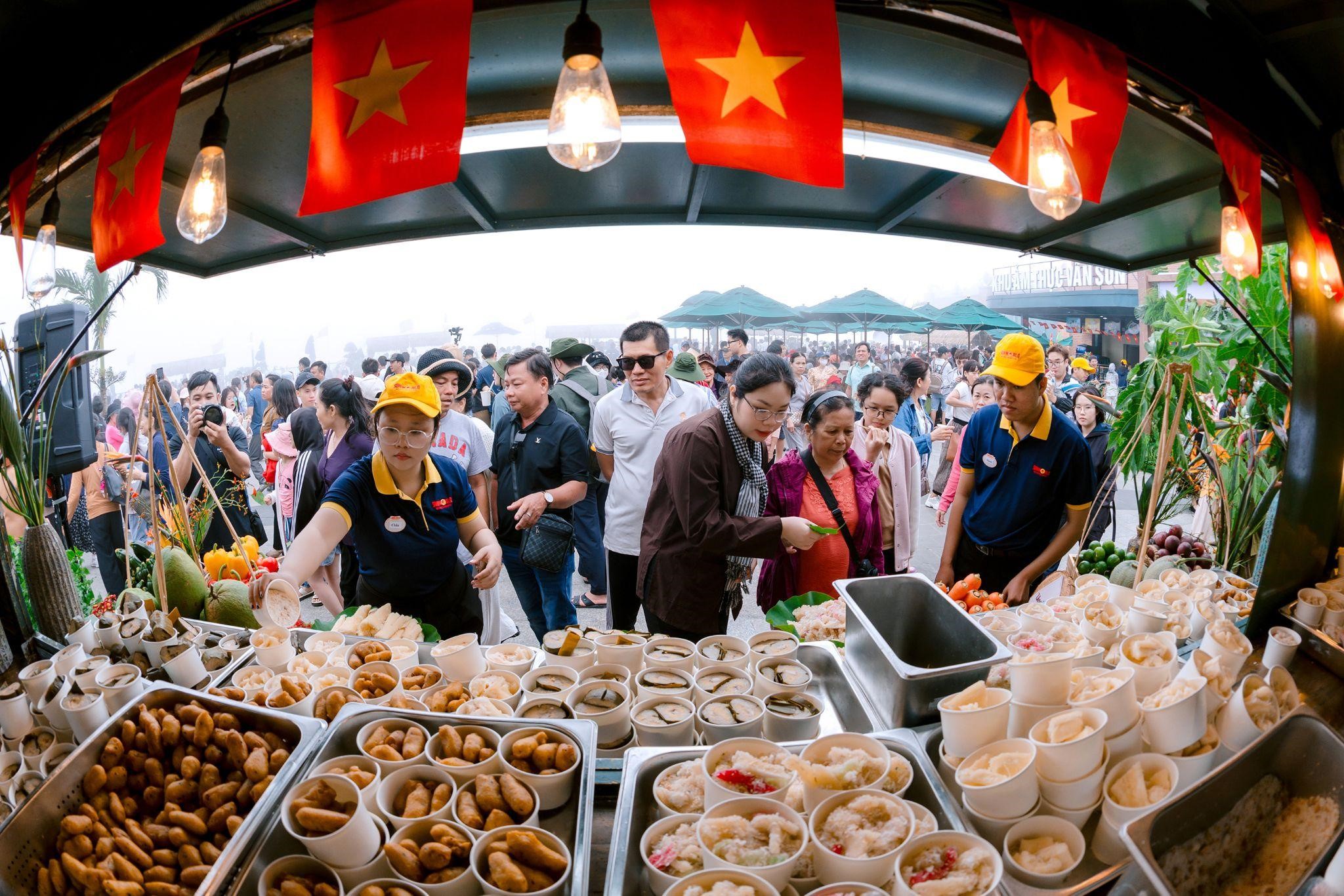Đến núi Bà Đen đi lễ hội nông sản, họp "chợ không tiền", săn vé cáp treo ưu đãi 40% mùa Trung thu